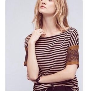 Anthropologie LILI’S CLOSET Short Sleeve Striped Tee in Tan & Navy w Gold Accent